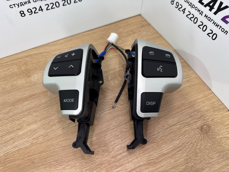 Кнопки руля Toyota Land Cruiser 200