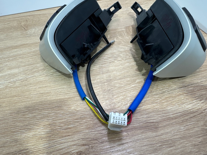 Кнопки руля Toyota Land Cruiser 200