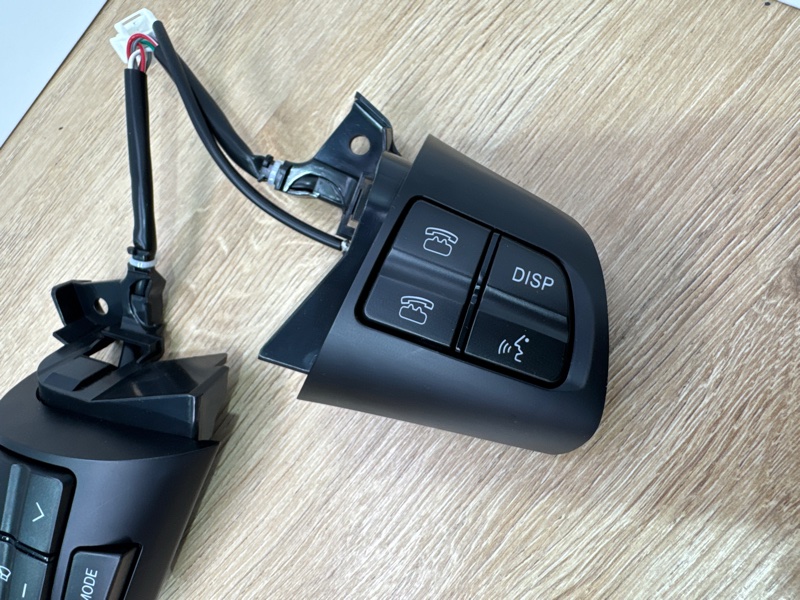 Кнопки руля Toyota Corolla