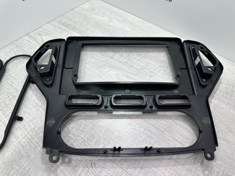 Переходная рамка магнитолы